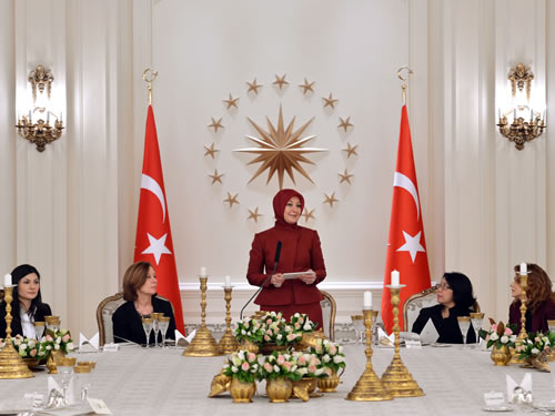 Bayan Gül, Büyükelçi Eşlerini Çankaya Köşkü'nde Ağırladı